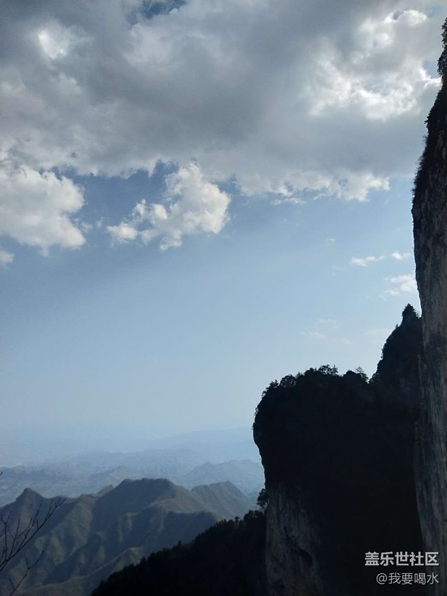 来到了陕西天竺山看看这里的风景多美啊