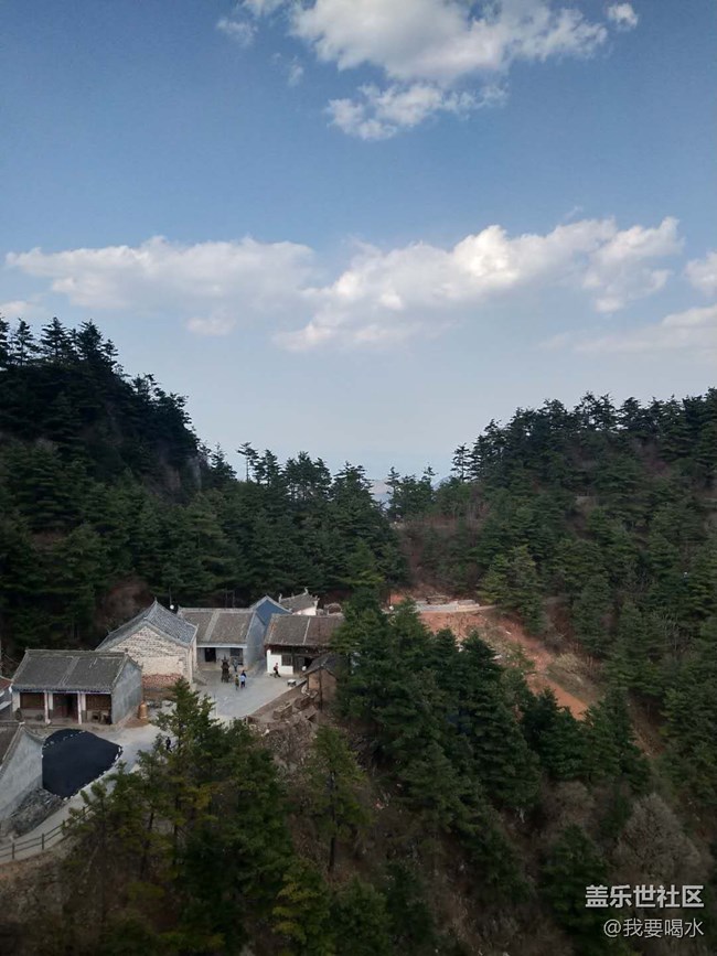 来到了陕西天竺山看看这里的风景多美啊