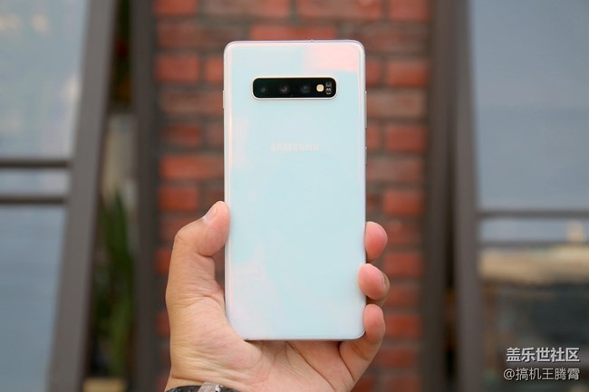 看得见摸得着的全面提升，称三星Galaxy S10+是机皇实至名归