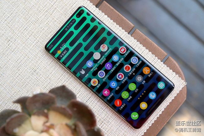 看得见摸得着的全面提升，称三星Galaxy S10+是机皇实至名归