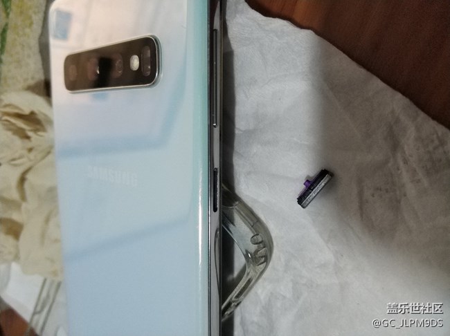 这几个按键手指也能扣下来，这样还能防水吗？