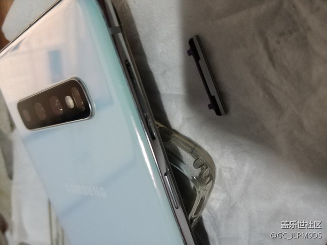 这几个按键手指也能扣下来，这样还能防水吗？