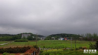 【在路上】+走在乡村的小路上