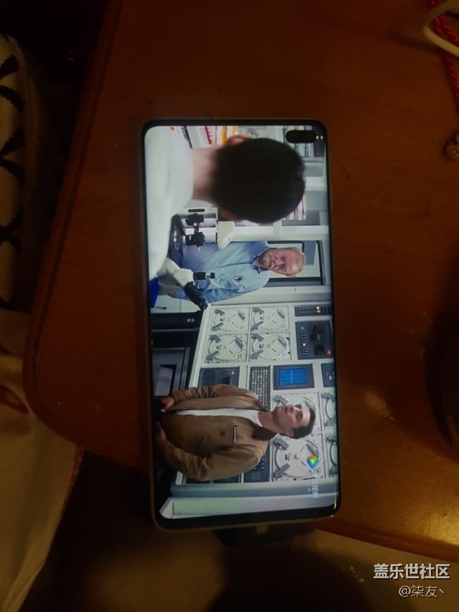 屏幕超爽，双扬声器超爽