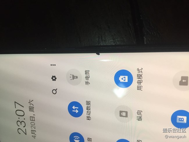 曲面部分出现黑点