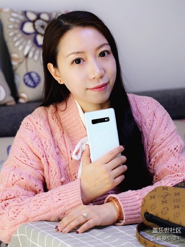 时髦精眼中的三星S10+,到底哪里不一样! 时髦精眼中的三星S10+,到底哪里不一样!