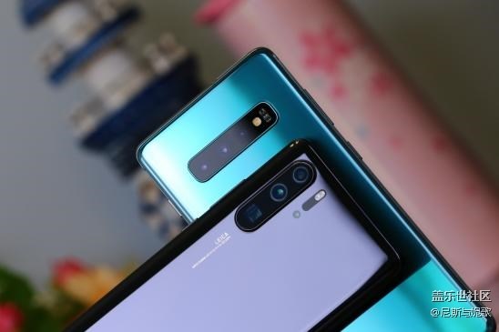 王者对决 华为P30 Pro遇上三星Galaxy S10+：差距一目了然