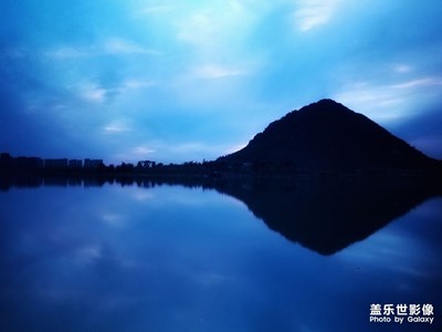 近水山色