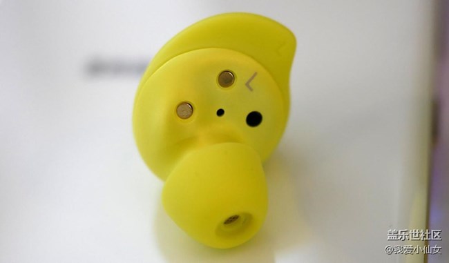 想成天戴还想保护耳朵？对，说的就是三星GalaxyBuds！