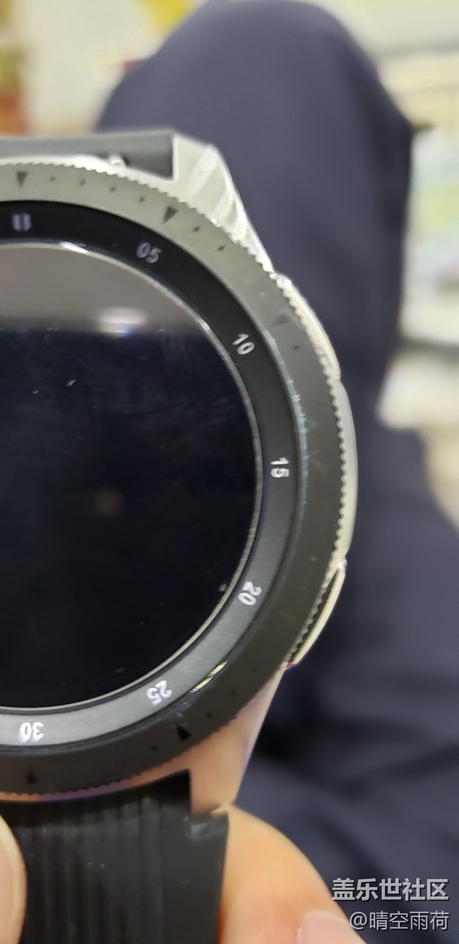 Galaxy watch配对note9表盘掉漆。