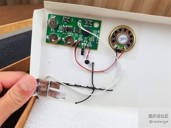 三星Galaxy Note 10邀请函开箱：这设计还是第一次见