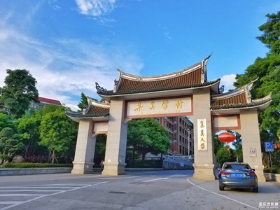 【向往的天空】+校园的天空