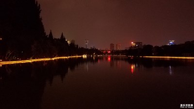 琥珀潭夜景