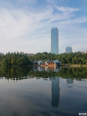 水边