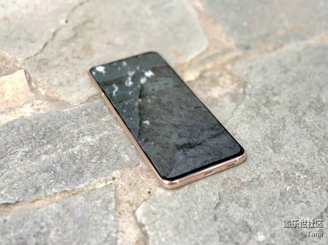 【Galaxy A80星粉体验活动】灵动三摄，绚丽屏幕