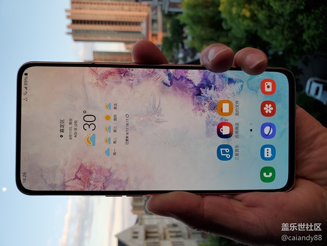 翻转三摄加持 -Galaxy A80评测