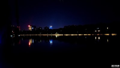 琥珀潭的夜色