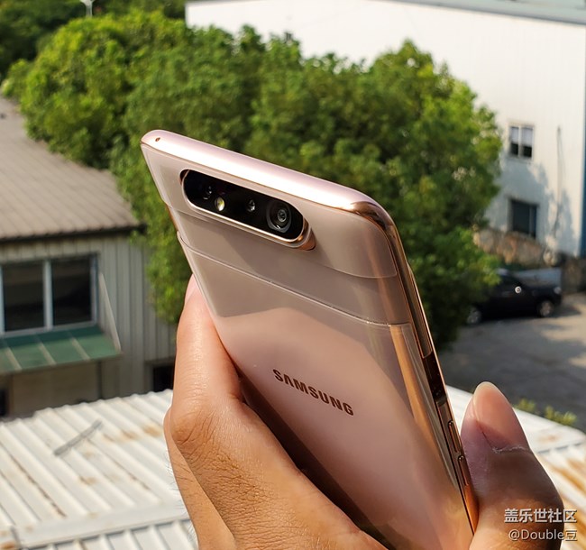 三星Galaxy A80：翻转的艺术