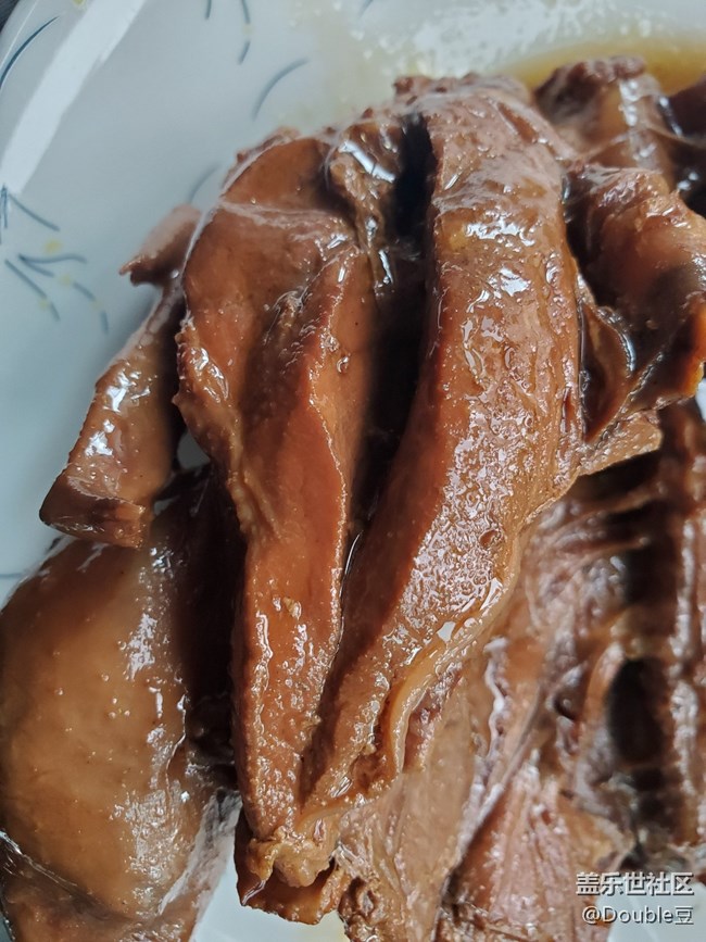 实验用的五香卤水卤制的西装鸡
