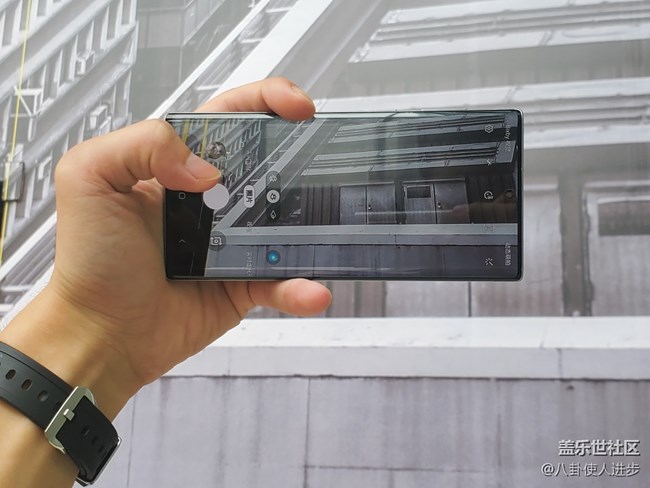 感觉到了吗？Note10这代防误触更好了