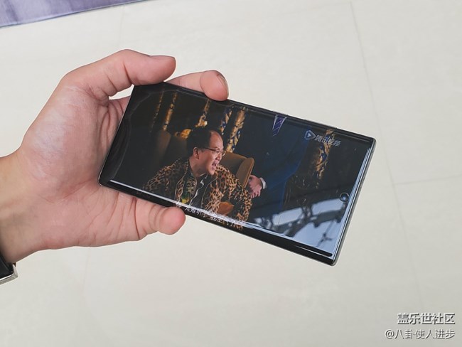 感觉到了吗？Note10这代防误触更好了