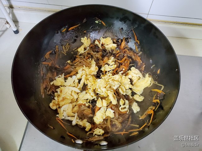 第一次尝试不一样的粉丝包，还蛮好吃的。