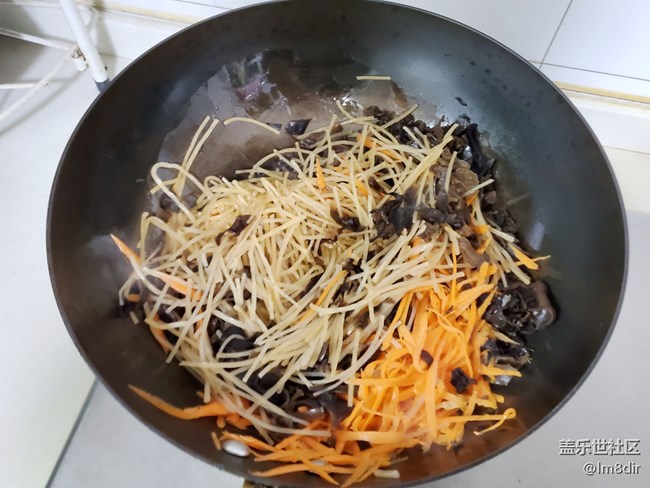 第一次尝试不一样的粉丝包，还蛮好吃的。