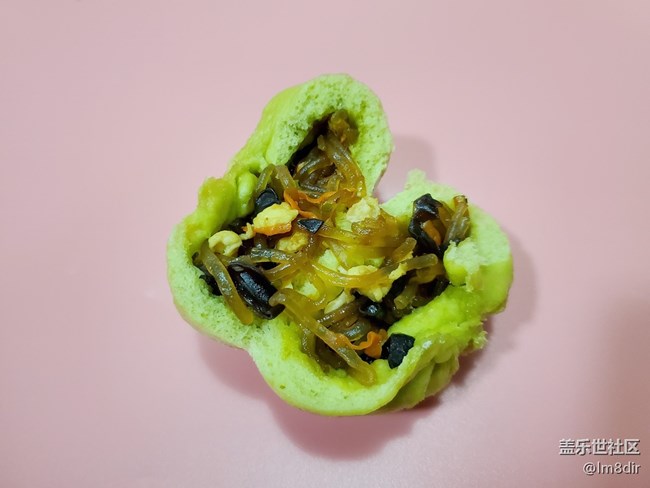 第一次尝试不一样的粉丝包，还蛮好吃的。