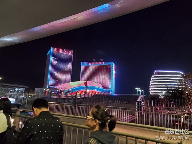 note10+  5g版9.12号购买逆光拍摄夜景出现不同“鬼影“