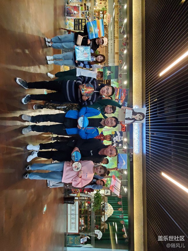 我爱画画，画画使我快乐