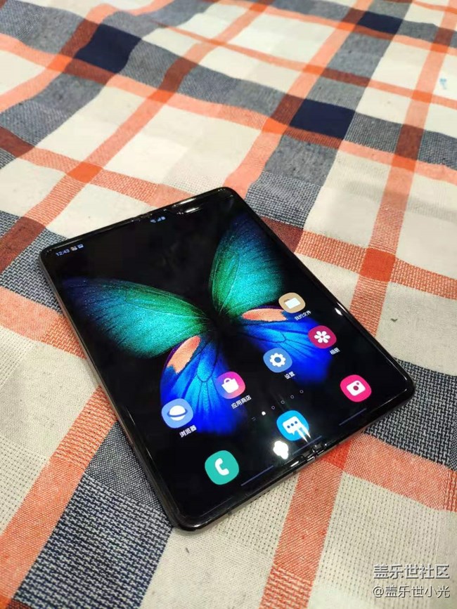 体验三星Galaxy Fold&DIY冰岛抱枕
