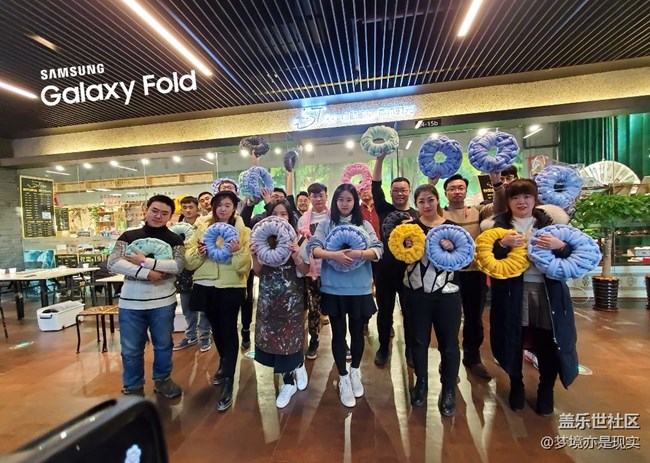体验三星Galaxy Fold&DIY冰岛抱枕