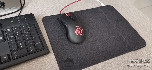 在社区兑换的无线充电鼠标垫到啦