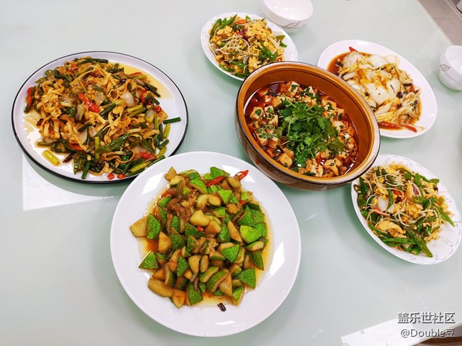丰盛的晚餐，会发胖的哦！