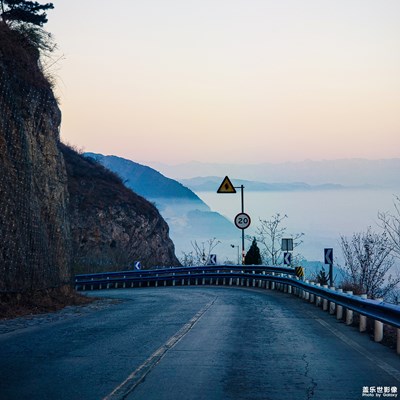 【2019最美瞬间】清晨巍巍太行山脉“云海”中发生的故事。