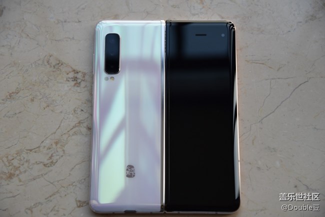额姐嘤Galaxy W20外观简析：精致大方的超炫逼格手机