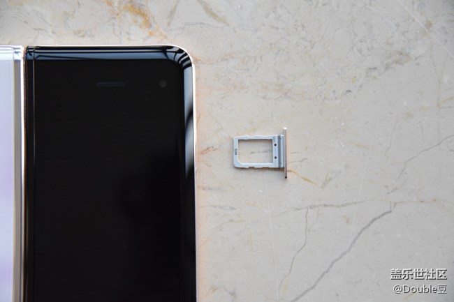 额姐嘤Galaxy W20外观简析：精致大方的超炫逼格手机
