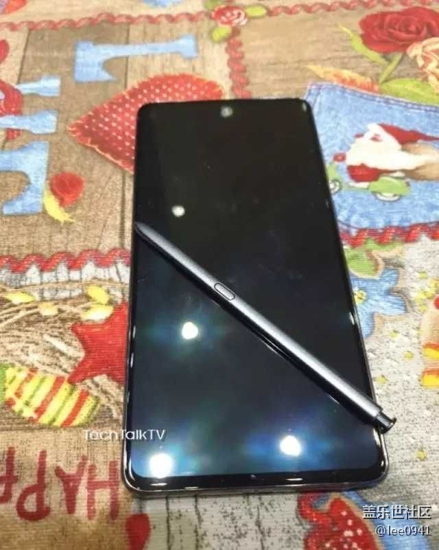 三星Note10 Lite真机照曝光 矩形三摄+S-Pen 三星Note10 Lite真机照曝光 矩形三摄+S-Pen