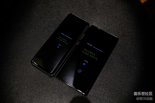 Galaxy Fold-剪影的你轮廓太好看