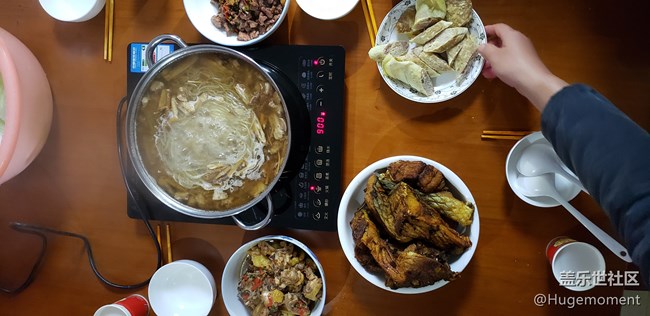 【新年团圆饭】+快快乐乐过大年，吃年饭！
