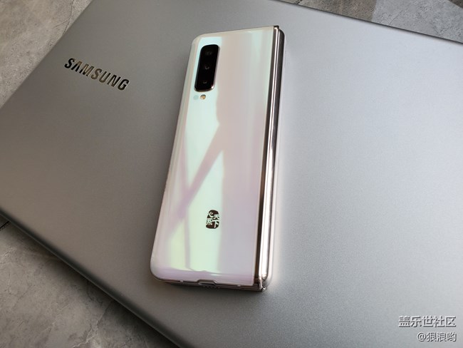 三星W20 5G：全新形态 超越期待