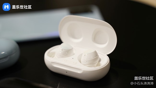 沉浸其间的体验 三星Galaxy Buds+外观赏析