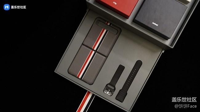时尚新体验 三星Galaxy Z Flip Thom Browne 限量版