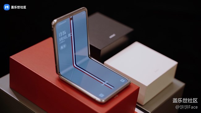 时尚新体验 三星Galaxy Z Flip Thom Browne 限量版