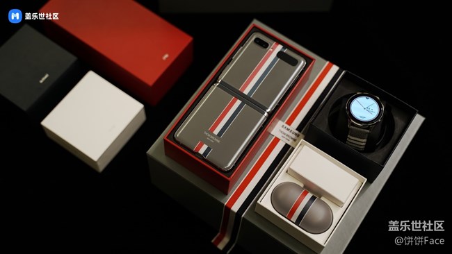 时尚新体验 三星Galaxy Z Flip Thom Browne 限量版