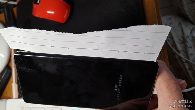 刚买的s10边框缝隙很大，可以塞A4纸这正常吗？