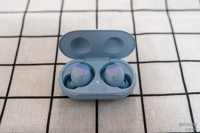 Galaxy Buds+ 开箱配三星S20 ultra 很般配噢