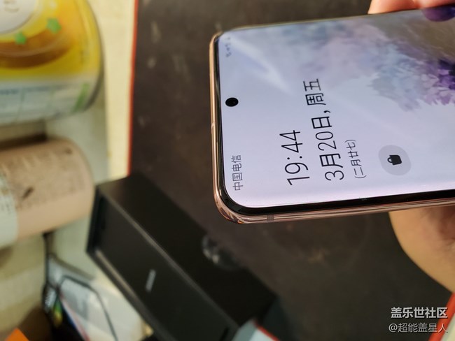 【开箱测评】外表粉嫩，内心强大的Galaxy S20