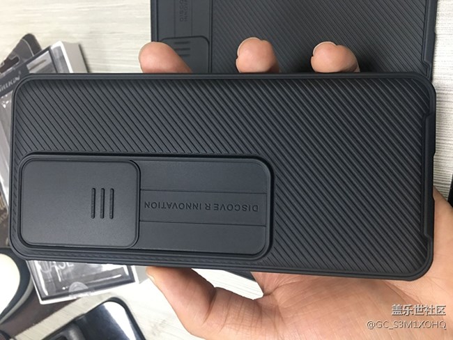 发现了一个可以保护摄像头的手机壳，挺有意思