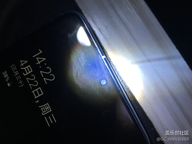 S20+ 5G听筒下方有梯形缺口
